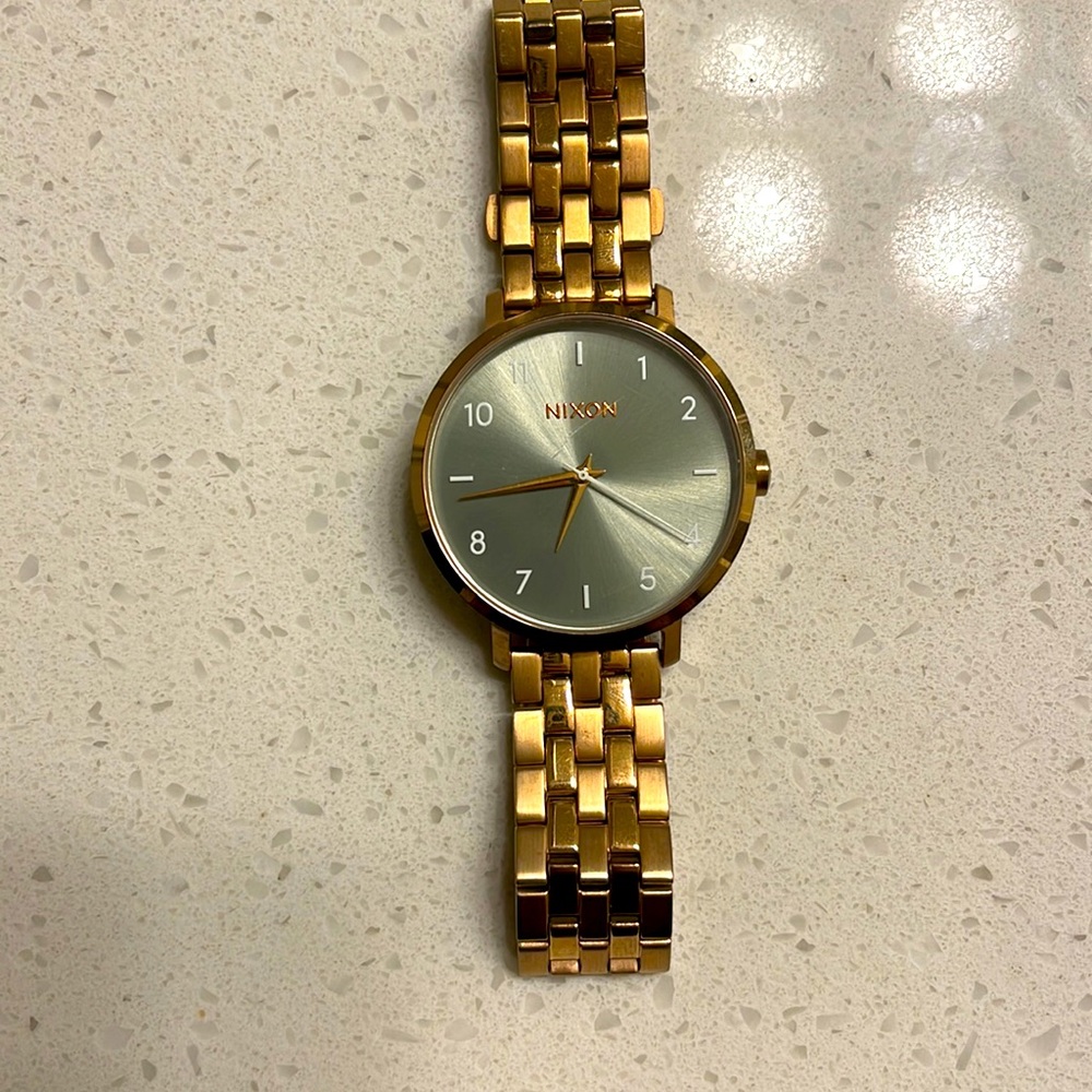 Nixon Watch, rose gold. Stainless Steel. Female watch (small wrist)